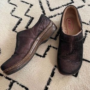 Klogs size 8